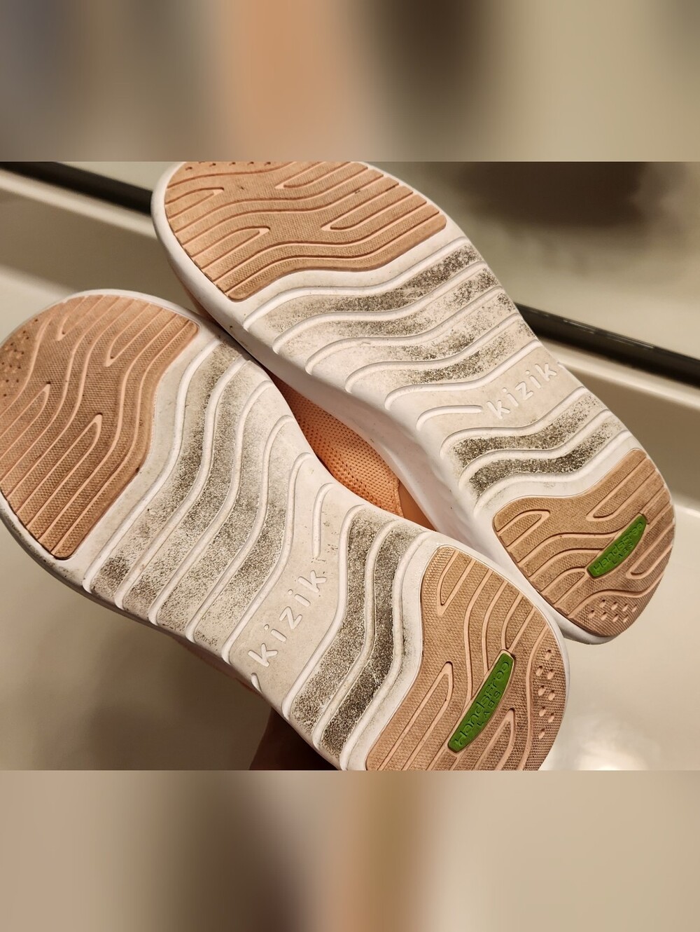Kizik Women’s Knit Lace-Up Sneakers in Peach Size 8 Easy Step In Shoe - Picture 4 of 7